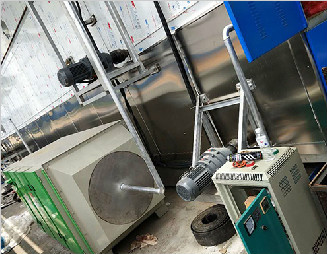 畜禽糞便處理機現(xiàn)場圖